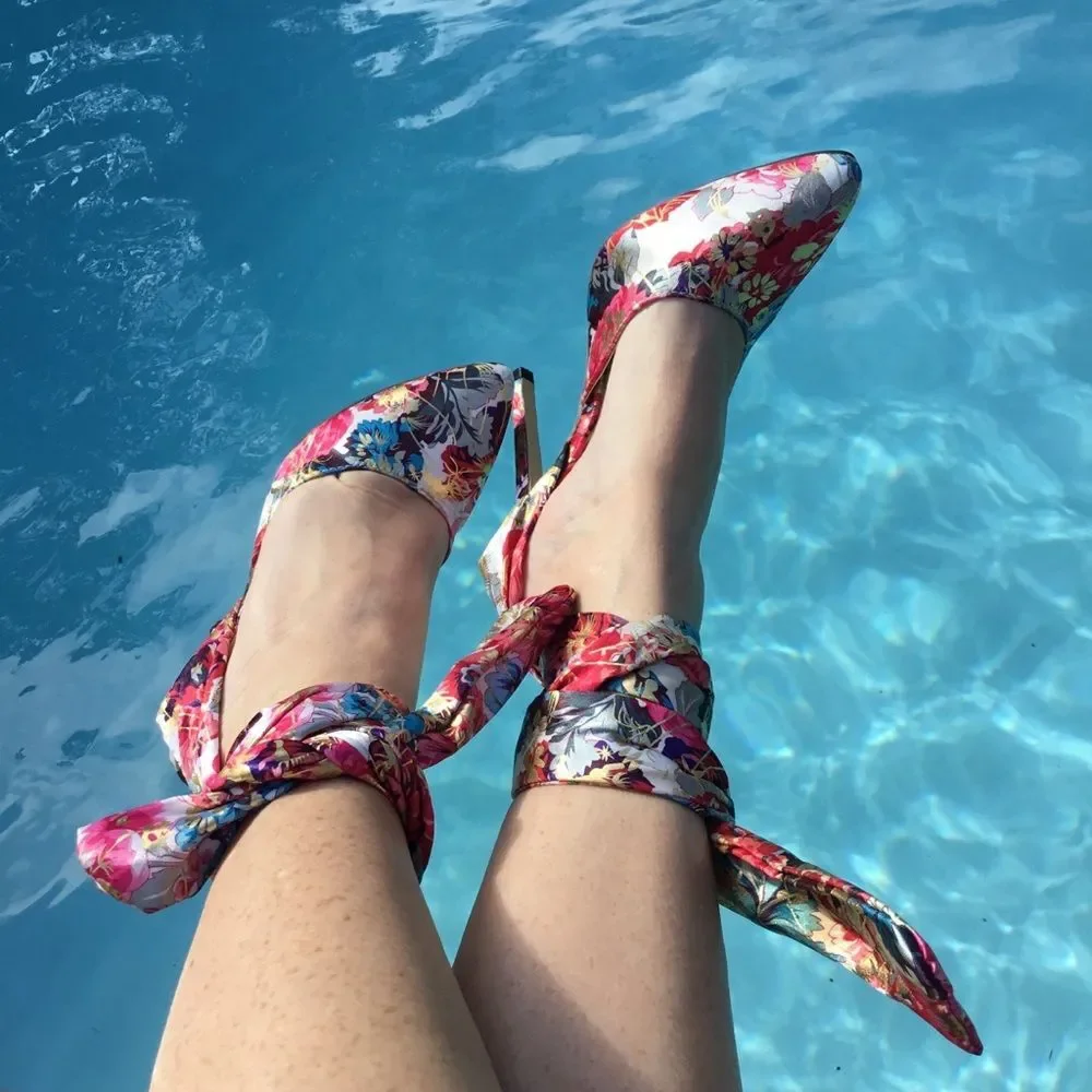 Beautiful satin gold tone and flower pattern stiletto shoes size 6.5 tie ankle